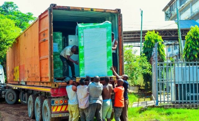29/06/20205 - Toda la comunidad de Radio María Tanzania celebra la llegada de los primeros equipos para las nuevas estaciones de radio, recibidos con alegría en la sede en Dar es Salaam. Estos suministros son el resultado tangible de la generosidad de muchos oyentes y aportantes, especialmente aquellos que contribuyeron durante el Mariathon 2025. La segunda fase de entrega está…