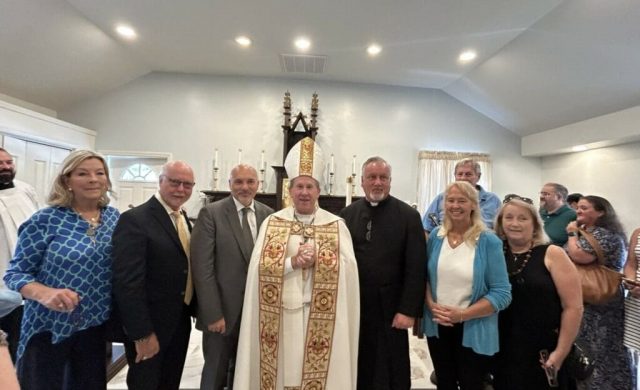 21/09/2025 - Radio María USA recibió una gran bendición con la presencia del obispo Mark Spalding, de Nashville, en la solemne inauguración de su nueva capilla y estudio de transmisión en Columbia, Tennessee. El obispo presidió la ceremonia inaugural, impartiendo su bendición sobre las nuevas instalaciones y sobre toda la misión de Radio María en Estados Unidos.  Este evento representa un hito importante…
