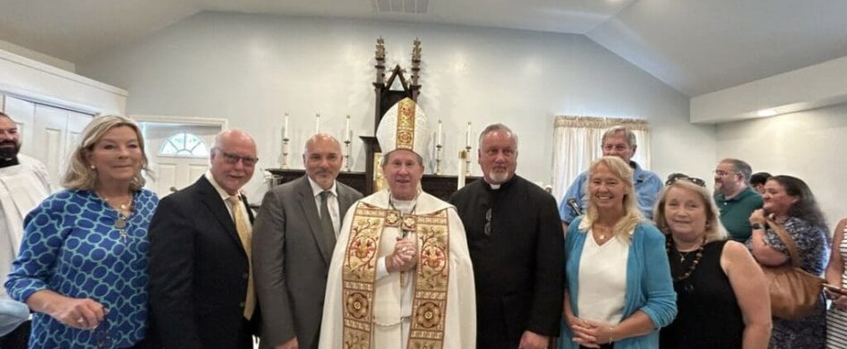 21/09/2025 - Radio María USA recibió una gran bendición con la presencia del obispo Mark Spalding, de Nashville, en la solemne inauguración de su nueva capilla y estudio de transmisión en Columbia, Tennessee. El obispo presidió la ceremonia inaugural, impartiendo su bendición sobre las nuevas instalaciones y sobre toda la misión de Radio María en Estados Unidos.  Este evento representa un hito importante…