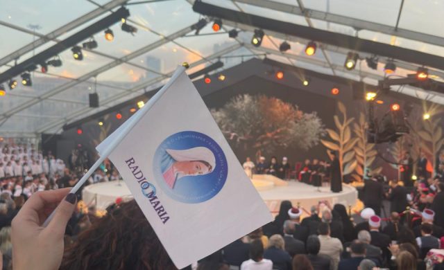 02/12/2025 - Radio María Líbano estuvo presente para cubrir cada momento de la histórica visita del Papa León XIV, quien finalizó su primer viaje apostólico a Oriente Medio con un mensaje profundamente orientado a la paz y la esperanza para toda la región. El viaje, centrado en el Líbano, dejó múltiples gestos y palabras que subrayaron la importancia del diálogo…