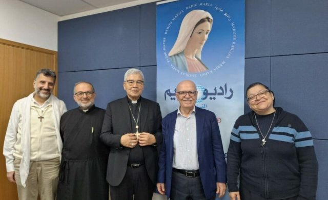 14/12/2025 - El sábado 29 de noviembre, la familia de Radio Mariam Nazareth acogió con gran alegría al Nuncio Apostólico en Israel y Chipre y Delegado Apostólico en Jerusalén y Palestina, Mons. Adolfo Tito Yllana, quien expresó su aprecio por el apostolado y la misión de Radio María. Recibido por el director, el padre Soheil Khoury, sacerdote de la Iglesia&hellip;