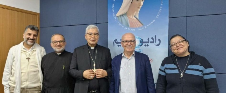 14/12/2025 - El sábado 29 de noviembre, la familia de Radio Mariam Nazareth acogió con gran alegría al Nuncio Apostólico en Israel y Chipre y Delegado Apostólico en Jerusalén y Palestina, Mons. Adolfo Tito Yllana, quien expresó su aprecio por el apostolado y la misión de Radio María. Recibido por el director, el padre Soheil Khoury, sacerdote de la Iglesia&hellip;