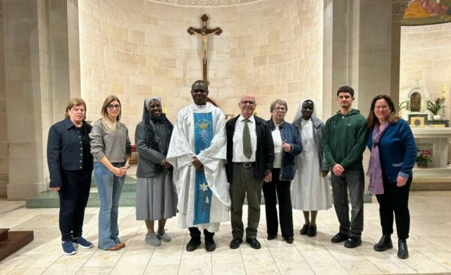 23/12/2025 - El 8 de diciembre de 2025, Solemnidad de la Inmaculada Concepción , se celebró una Santa Misa en el Santuario de San José en Tierra Santa , retransmitida en directo por las emisoras de Radio María de África, tanto anglófona como francesa . Este momento de profunda intensidad espiritual permitió a miles de oyentes africanos unirse en oración desde uno de los lugares más significativos del cristianismo. Para muchos&hellip;