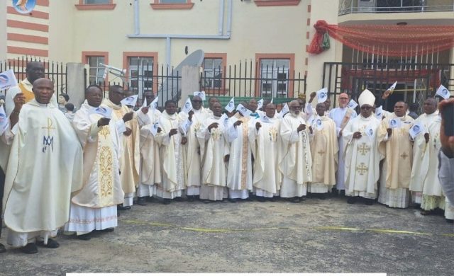 14/12/2025 -El&nbsp;8 de diciembre de 2025&nbsp;se inauguró oficialmente&nbsp;la nueva&nbsp;subestación Radio María en Port Harcourt&nbsp;, una de las principales ciudades del sur&nbsp;de Nigeria y en el corazón de una de las regiones más dinámicas del país. Con esta nueva apertura,&nbsp;el número de subestaciones activas en Nigeria ha ascendido rápidamente a cinco&nbsp;, uniéndose a las que ya operan en Makurdi, Kaduna, Gboko&hellip;