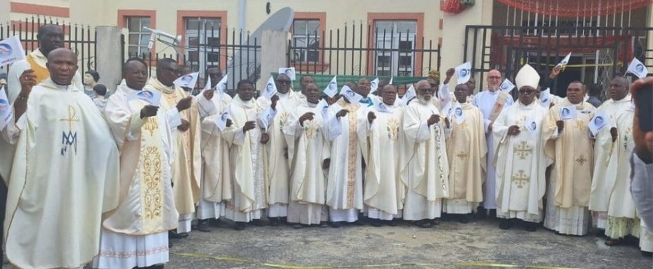 14/12/2025 -El&nbsp;8 de diciembre de 2025&nbsp;se inauguró oficialmente&nbsp;la nueva&nbsp;subestación Radio María en Port Harcourt&nbsp;, una de las principales ciudades del sur&nbsp;de Nigeria y en el corazón de una de las regiones más dinámicas del país. Con esta nueva apertura,&nbsp;el número de subestaciones activas en Nigeria ha ascendido rápidamente a cinco&nbsp;, uniéndose a las que ya operan en Makurdi, Kaduna, Gboko&hellip;