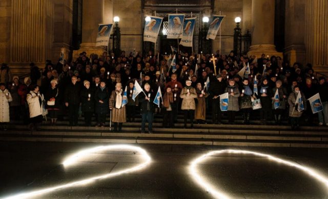 29/01/2026 - Radio María Hungría comenzó a emitir el 15 de enero de&nbsp;2006, transmitiendo en Budapest y sus alrededores como el 46.º miembro de la&nbsp;red internacional Radio María.&nbsp;A lo largo de los años, Radio María Hungría ha experimentado un crecimiento dinámico. Para 2010, operaba 16&nbsp;emisoras locales y hoy está disponible en 25 frecuencias terrestres de FM, además de&nbsp;plataformas de streaming&hellip;