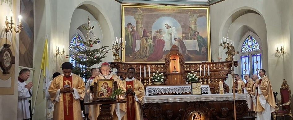 29/01/2026 - El sábado 10 de enero, Radio María Letonia celebró el décimo aniversario de su fundación, un hito significativo en la trayectoria de evangelización y servicio de Radio María en el país báltico. El aniversario se celebró con gratitud y alegría, reuniendo a colaboradores, voluntarios y oyentes en una intensa jornada de oración, música y testimonios. Las celebraciones comenzaron&hellip;