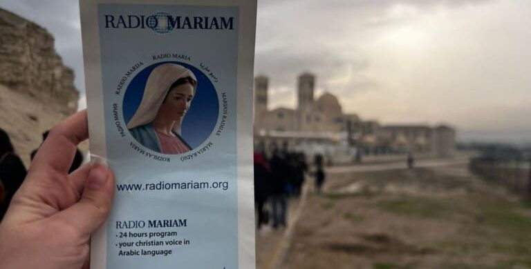 29/01/2026 - La tradicional peregrinación anual de los católicos residentes en Jordania tuvo lugar en el lugar del Bautismo de Jesús en el río Jordán y fue un momento de profunda fe y comunión para la Iglesia local. La celebración eucarística se transmitió en directo desde el estudio móvil de Radio María en Jordania , lo que permitió a muchos fieles seguir el&hellip;