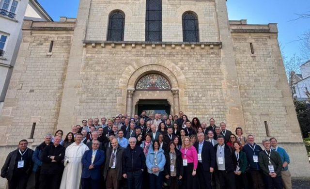 09/03/2026 - El Encuentro Continental Europeo 2026 de Radio María se celebró en París del 2 al 5 de marzo. Con motivo de este evento, los presidentes, directores y coordinadores de las Radio María de Europa se reunieron para vivir juntos diversas jornadas de oración, reflexión, intercambio fraternal y trabajo, al servicio de la misión común conferida a Radio María.&hellip;