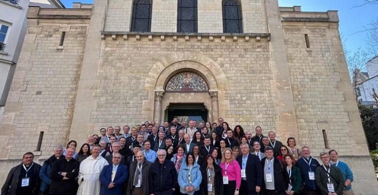 09/03/2026 - El Encuentro Continental Europeo 2026 de Radio María se celebró en París del 2 al 5 de marzo. Con motivo de este evento, los presidentes, directores y coordinadores de las Radio María de Europa se reunieron para vivir juntos diversas jornadas de oración, reflexión, intercambio fraternal y trabajo, al servicio de la misión común conferida a Radio María.&hellip;