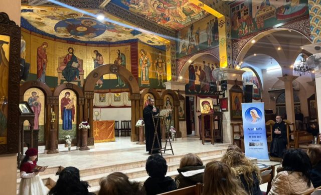 02/03/2026 - La familia de Radio María en Medio Oriente vive días de profunda tensión e incertidumbre. Desde Erbil, capital del Kurdistán iraquí, y desde Aleppo, en Siria, resuenan testimonios que reflejan el dolor de la guerra, pero también la firmeza de la fe. En Irak, Don Savio Andula, director de Radio María Erbil, describió la difícil situación que atraviesa&hellip;