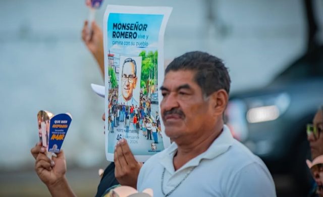 13/04/2026 - El pasado 21 de marzo, en la Plaza Divino Salvador del Mundo, se realizó la conmemoración del 46° aniversario del martirio de San Óscar Arnulfo Romero, con una nutrida participación de fieles. La jornada incluyó una procesión de faroles, la celebración de una solemne Santa Misa y un acto cultural en honor al arzobispo salvadoreño. Radio María acompañó&hellip;