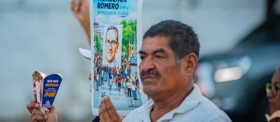 13/04/2026 - El pasado 21 de marzo, en la Plaza Divino Salvador del Mundo, se realizó la conmemoración del 46° aniversario del martirio de San Óscar Arnulfo Romero, con una nutrida participación de fieles. La jornada incluyó una procesión de faroles, la celebración de una solemne Santa Misa y un acto cultural en honor al arzobispo salvadoreño. Radio María acompañó&hellip;