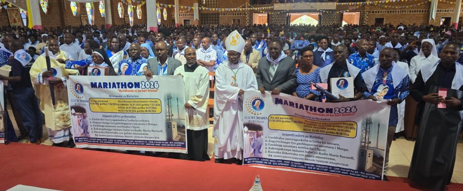 27/04/2026 - Ayer 26 de abril, Radio María Burundi conmemoró su 22º aniversario con la celebración de la Santa Misa y con la inauguración de Mariathon-2026 en la Diócesis y Catedral de Ruyigi, bajo el lema “En el amor está la victoria”, dando inicio a una campaña de fe, solidaridad y compromiso con la evangelización. Radio María Burundi, celebró con&hellip;