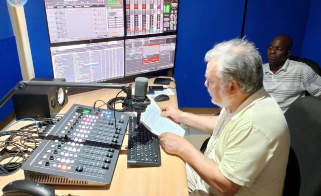 19/04/2026 - Desde el sábado 11 de abril de 2026, Radio María está oficialmente presente también en la extensa diócesis de Tete, en Mozambique. Las palabras pronunciadas hace algunos años por el obispo, Su Excelencia Mons. Diamantino Guapo Antunes, durante un Mariathon, se han cumplido: « A través de la voz de Radio María, podremos llegar a las 1117 comunidades y aldeas&hellip;