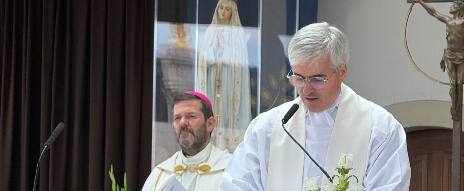 24/05/2026- El pasado 13 de mayo, fecha en la que la Iglesia conmemora la primera aparición de la Virgen de Fátima en Cova da Iría, Radio María Portugal celebró también sus primeros cinco años de vida al servicio de la evangelización. La jornada estuvo marcada por la transmisión especial de las celebraciones desde el Santuario de Fátima, renovando el compromiso&hellip;
