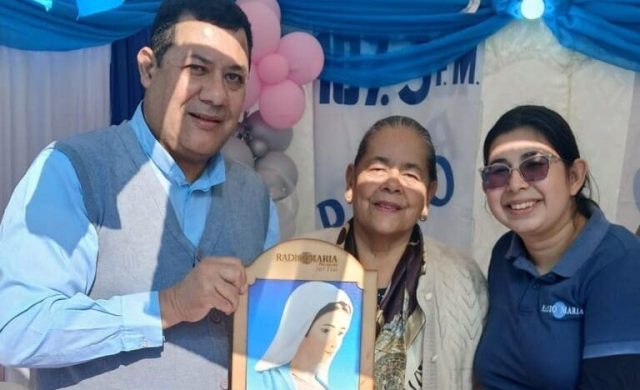 27/05/2026 - Los días 16 y 17 de mayo se celebró una intensa festividad mariana durante la Expo María en la Plaza Libertad de Mariano Roque Alonso, en el departamento central de Paraguay. El evento congregó a un gran número de fieles, familias, voluntarios y movimientos eclesiales que se reunieron para compartir momentos de oración, confraternidad y comunión bajo la&hellip;