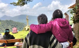 Señor Jesús:Te presento a mi amigo para que lo bendigas,lo cuides y le enseñes a vivir.Tú sabes…