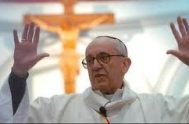  El Cardenal Bergoglio, durante la marcha de los jóvenes  por la fiesta de Corpus Cristi en Buenos Aires, exortó a los presentes a seguir su…