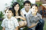 Agustín tiene 14 años y junto a 2 de sus 3  hermanos más chicos, padece una extraña enfermedad llamada adrenoleucoleucodistrofia que afecta la…