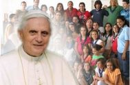 Mensaje del Papa Benedicto XVI a los alumnos de la universidad católica Saint Mary durante su visita pastoral al Reino Unido. Al rededor…