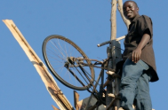 William Kamkwamba sin ninguna formación académica ni en algún oficio, solo con su gran entusiasmo, construyó un molino con el que combatió la…