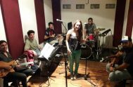 La Argentina Lily Escuredo acaba de presentar en su facebook el video de Aires de Navidad.. una bella melodia para este tiempo.  …