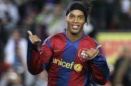 Querido Ronaldinho de ocho años,   Mañana habrá mucha gente en la casa cuando llegues de jugar futbol. Tus tíos, amigos de la…
