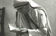 Madre Teresa escribió el siguiente Vía Crucis para jóvenes, con motivo de la clausura del Congreso Eucarístico Internacional de 1976 en Filadelfia, Estados…
