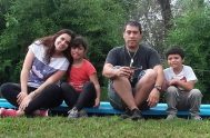 Fabiana Pérez y Norberto Vega adoptaron a dos hermanos en Misiones. Esto sucedió en el año 2013.    Luego de muchos años intentando…