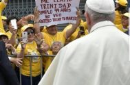 En Trujillo, Perú, una anciana  ciega de 99 años se animó a pedir al Papa Francisco, mediante un cartel, su bendición.   El…