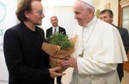 El miércoles se encontraron en la casa de Santa Marta el Papa Francísco con el emblemático artista Bono, fundador de la banda U2. Él…