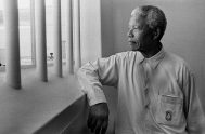 El 05 de diciembre de 2013 murió Nelson Mandela. El poema Invictus, escrito por William Ernest Henley, lo acompañó durante su estadía en prisión.…