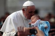 VATICANO, 02 Feb. 14 / 08:29 am (ACI/EWTN Noticias).- En sus palabras posteriores al rezo del Ángelus, el Papa Francisco animó a los…