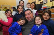 Luis Almada, titular de la ONG “Yo Te Ayudo”; está casado y tiene 7 hijas. Es dueño de una pollería. Dos noches por…