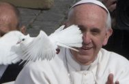 EL Papa Francisco es un abanderado de la paz. Cada vez que tiene oportunidad pide que recemos para alcanzarla y permanentemente genera iniciativas…