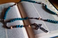 El rosario es una escuela de fe donde meditamos los más importantes momentos de la vida de Cristo que impactaron en la historia…