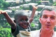 Un misionero argentino es el principal responsable de la recepción y cuidado de los niños que quedaron huérfanos a causa del ébola en…