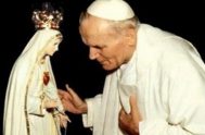 Todo el Pontificado de San Juan Pablo II ha estado marcado por una fuerte presencia maternal de María bajo la advocación de Fátima…