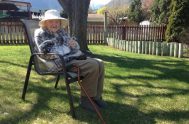 Albina Foisy, de 101 años, candiense, no dudó un instante en bajarse del auto en el que iba junto a su hijo Armand, en…