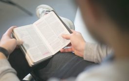 (Sal 118, 27; Juan 6,22-29) A veces no sabemos por qué te buscamos, por qué te seguimos.…