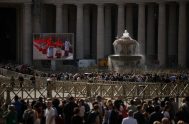 Oración por el Cónclave Nos unimos en oración, seguimos rezando por el Cónclave y por el nuevo Papa. Señor Jesús,hoy tu Iglesia se sienta a discernir,a buscar…